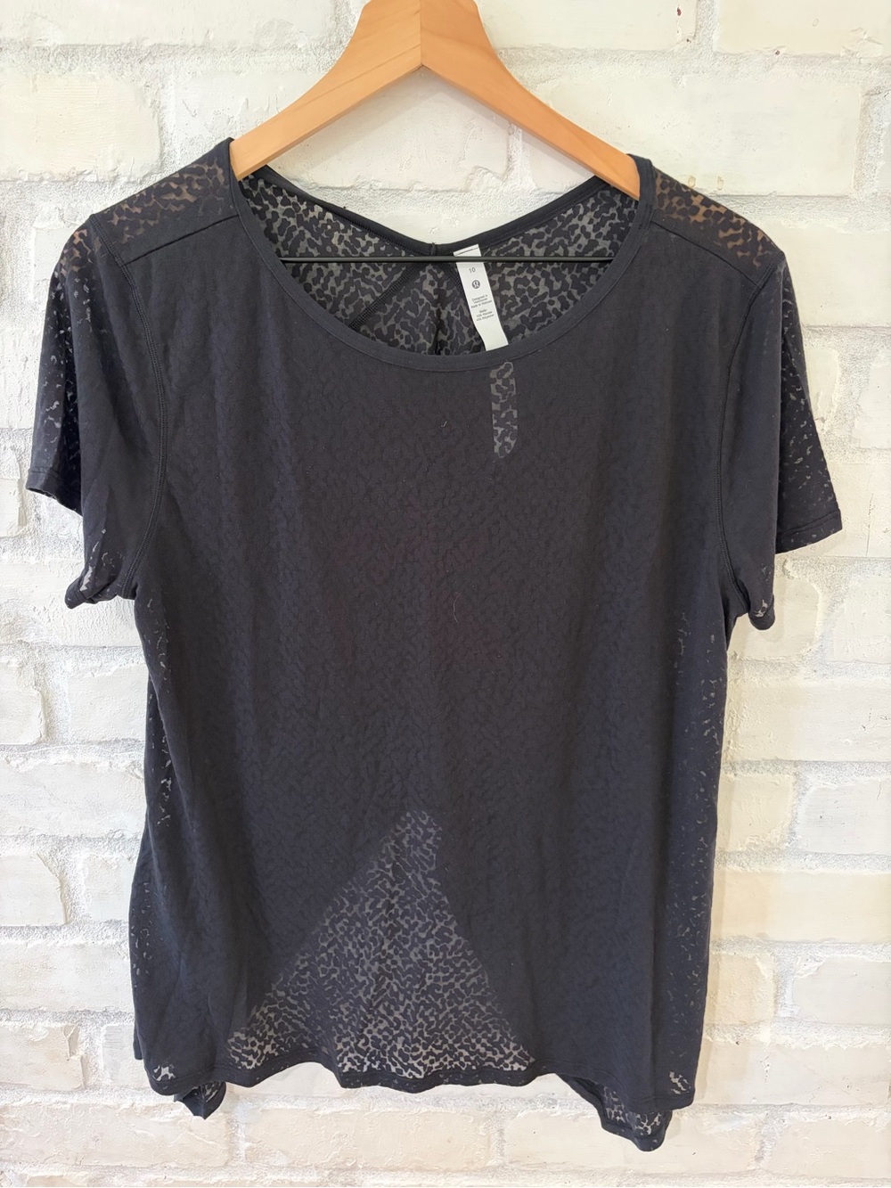 Lululemon Loop Around Tee - Picture 2 of 5